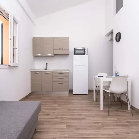 S211 - Sirolo, Nuovissimo Bilocale Con Portico Dx 아파트